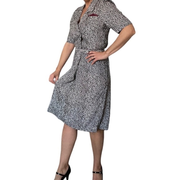 D’Allairds Vintage Dress, Medium - Picture 2 of 10